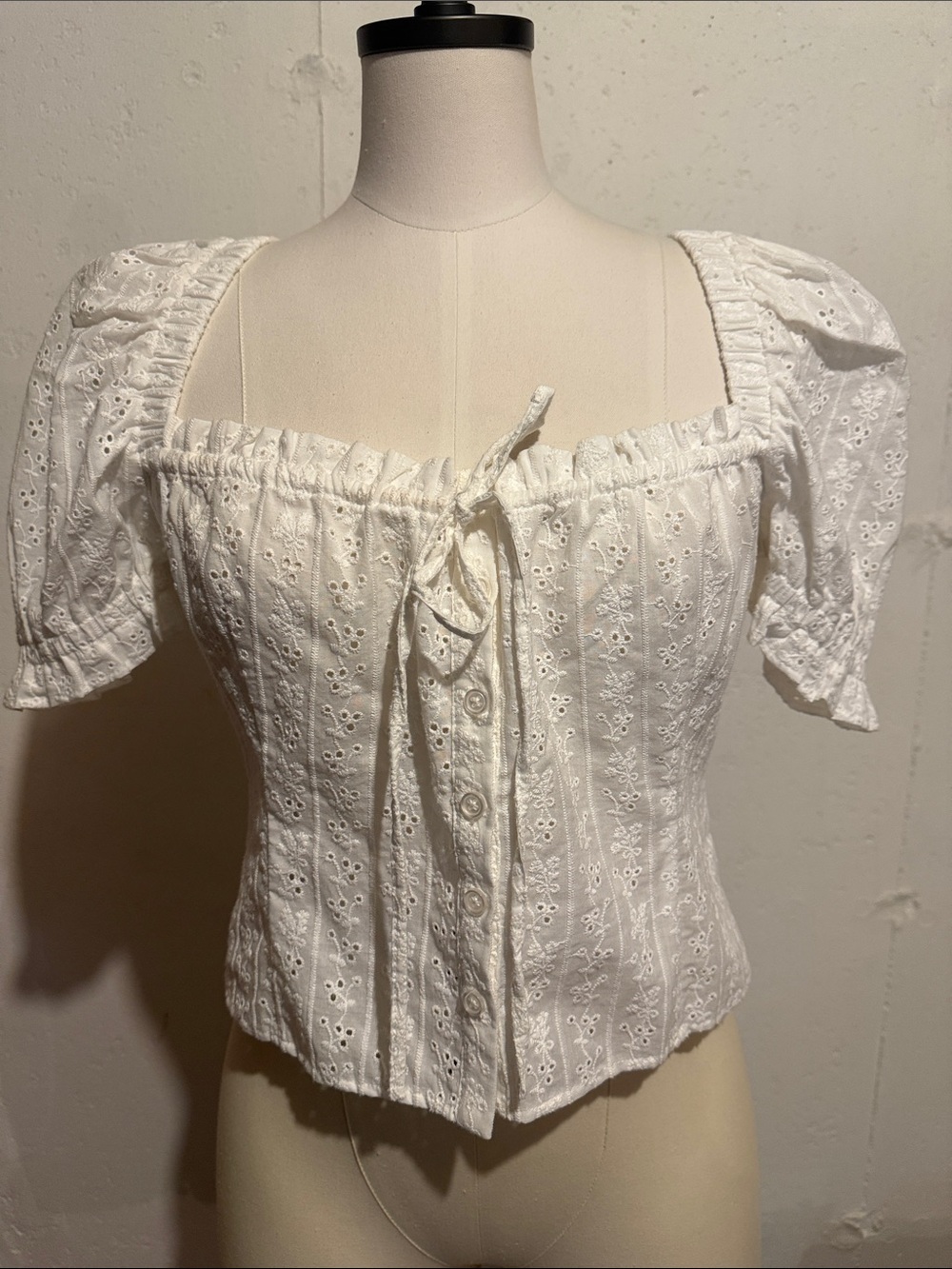WeWoreWhat White Eyelet Tie-Front Puff Sleeve Top
